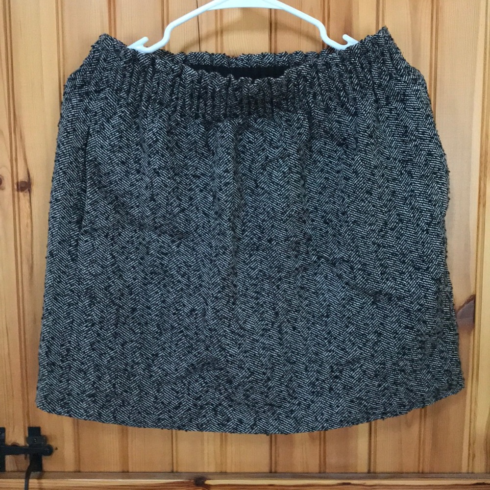 Wool sidewalk skirt